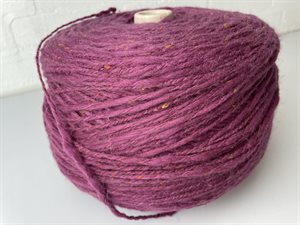 Blandingsgarn med uld - i en smuk plum lilla med farve nister